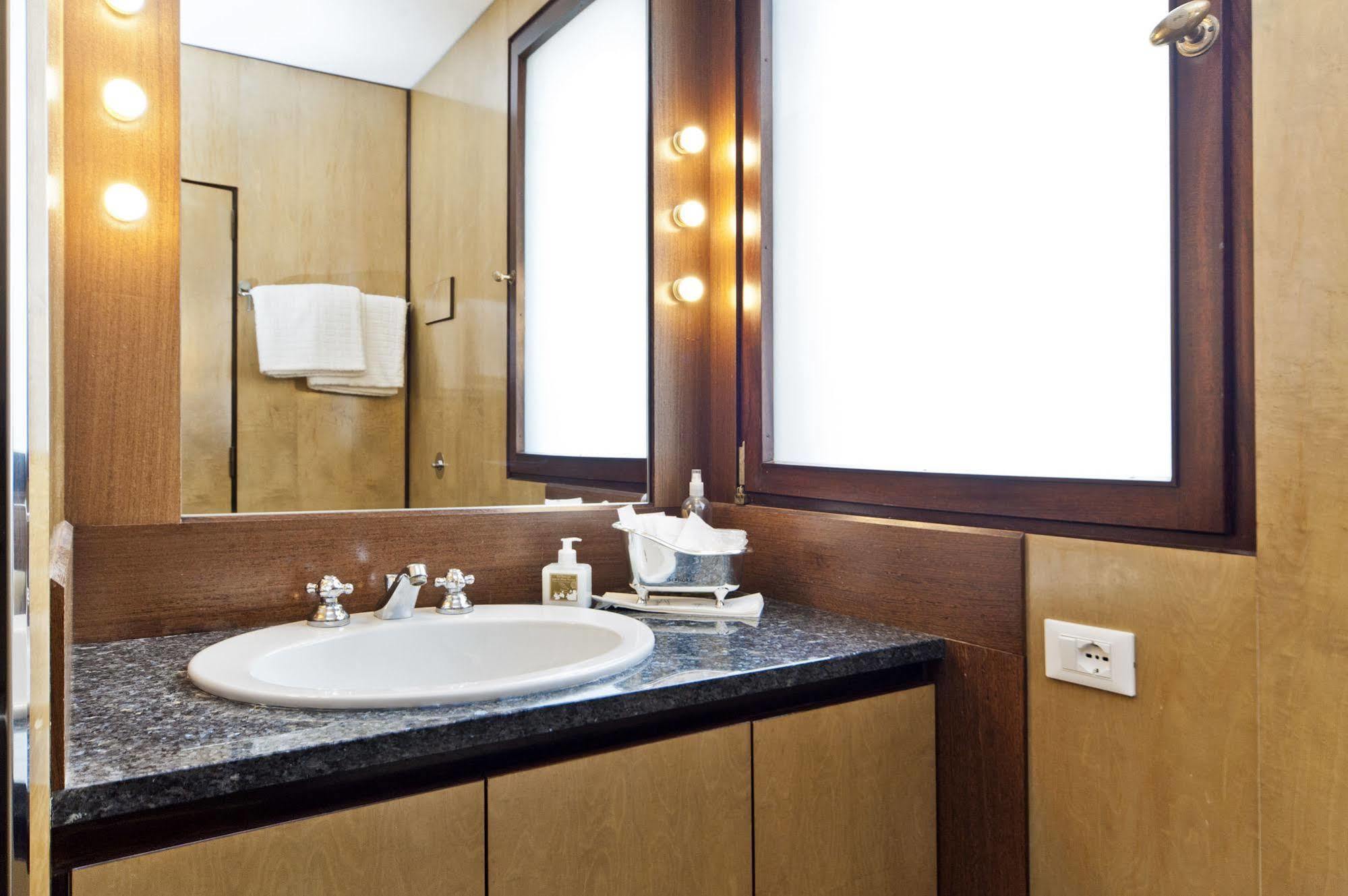 Elegant Terrace Apartment Near Piazza San Marco Last Floor No Lift Венеція Екстер'єр фото